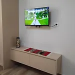 Апартаменты Cozy Centrally Located For Two 1, 10 Min Walk From Center *