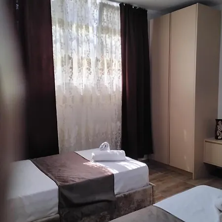 Apartment Cozy Centrally Located For Two 1, 10 Min Walk From Center Tirana