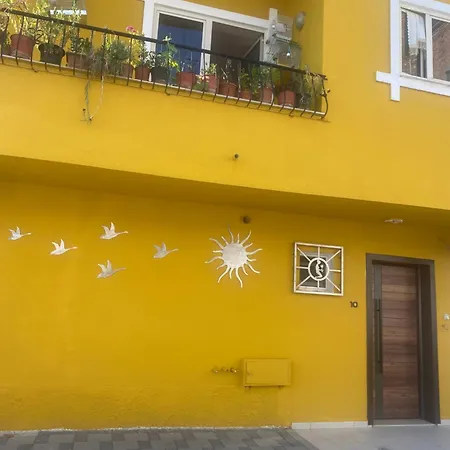 Cozy Centrally Located For Two 1, 10 Min Walk From Center Apartment Tirana