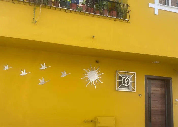 Cozy Centrally Located For Two 1, 10 Min Walk From Center Appartamento Tirana