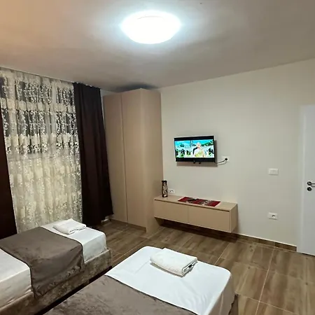 Cozy Centrally Located For Two 1, 10 Min Walk From Center Apartment