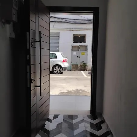 Cozy Centrally Located For Two 1, 10 Min Walk From Center Tirana