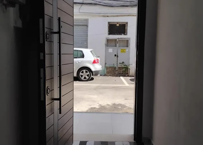 Cozy Centrally Located For Two 1, 10 Min Walk From Center 地拉那