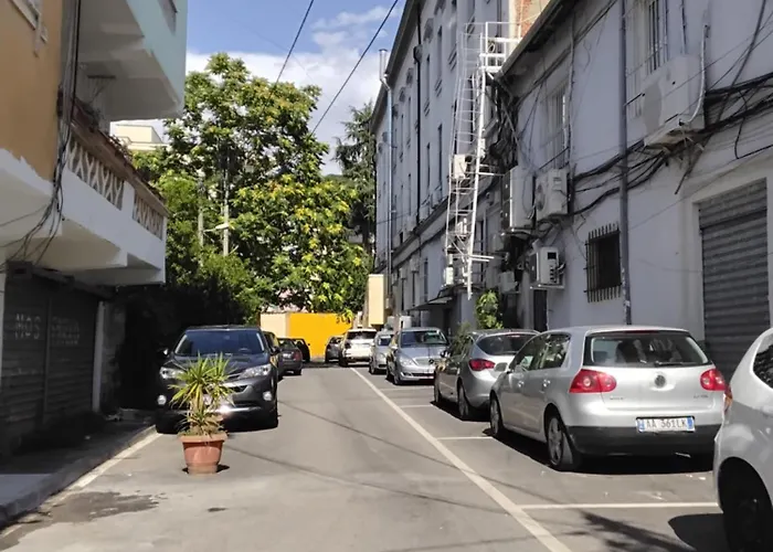 Cozy Centrally Located For Two 1, 10 Min Walk From Center 地拉那