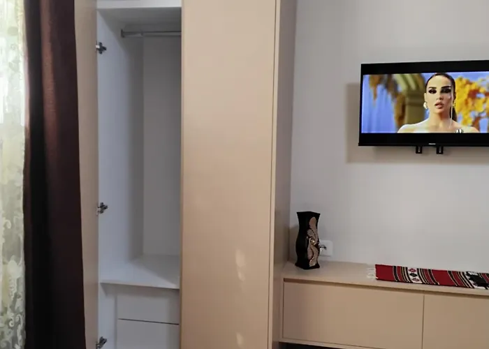 Cozy Centrally Located For Two 1, 10 Min Walk From Center * 地拉那