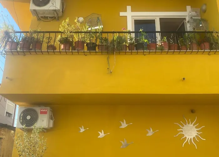 Cozy Centrally Located For Two 1, 10 Min Walk From Center 地拉那